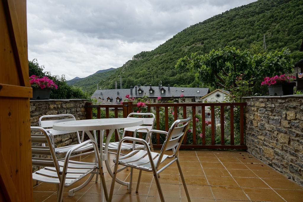 Apartaments El Ribal Valencia D'Aneu Extérieur photo
