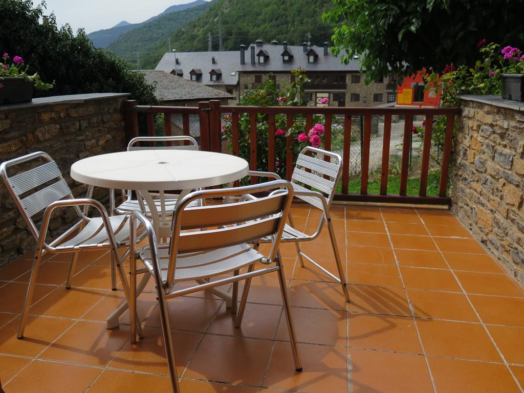 Apartaments El Ribal Valencia D'Aneu Extérieur photo