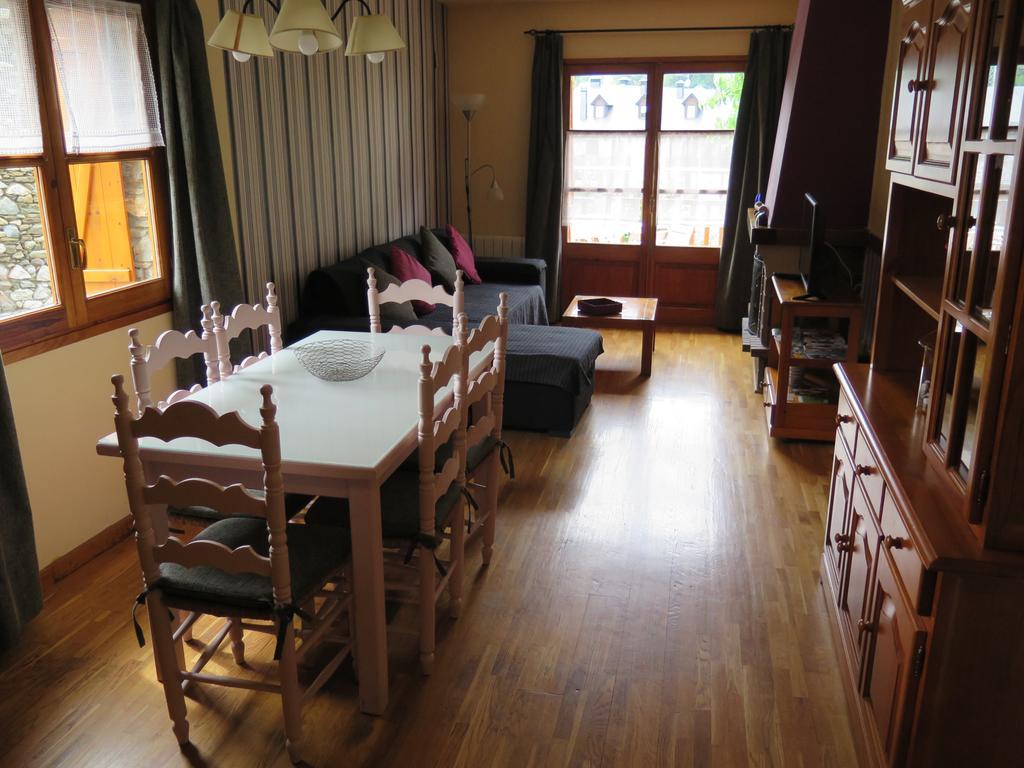 Apartaments El Ribal Valencia D'Aneu Extérieur photo